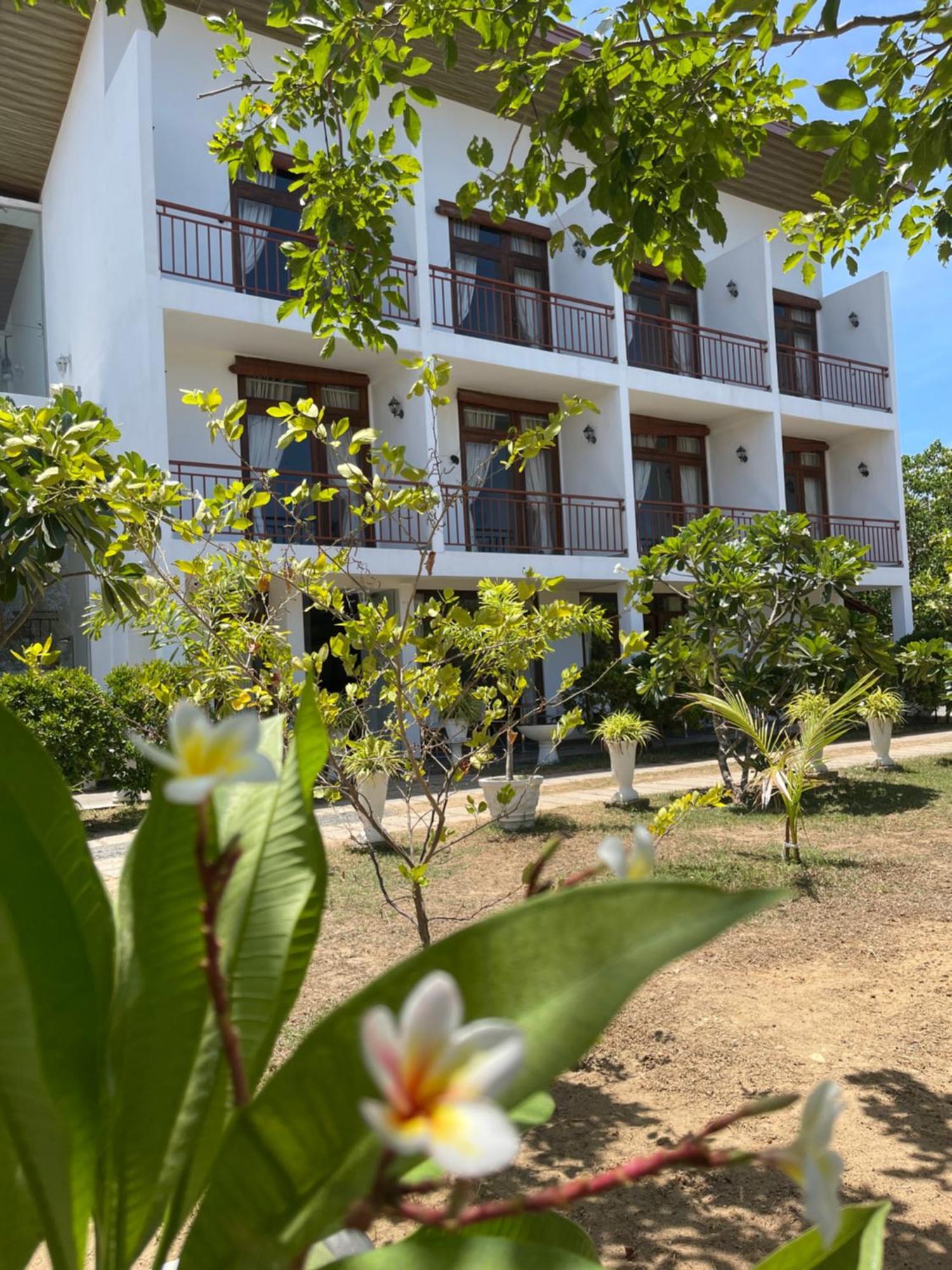 Amanda Beach Resort Passikudah Exterior foto